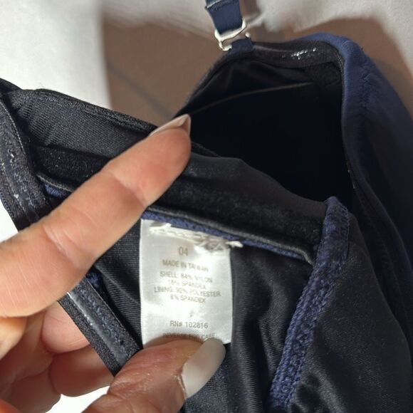 Garnet Hill Ruched Bandeau One Piece Navy bathing Suit. Size 4. - Picture 7 of 9